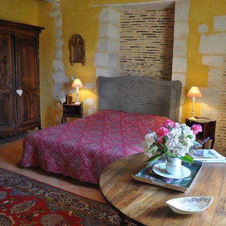 Chateau La Gentilhommiere Du Puits Notre-Dame 30 Rue De L'Eglise 24110 Saint Leon Sur L'Isle Экстерьер фото