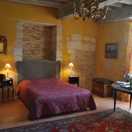 Chateau La Gentilhommiere Du Puits Notre-Dame 30 Rue De L'Eglise 24110 Saint Leon Sur L'Isle Экстерьер фото