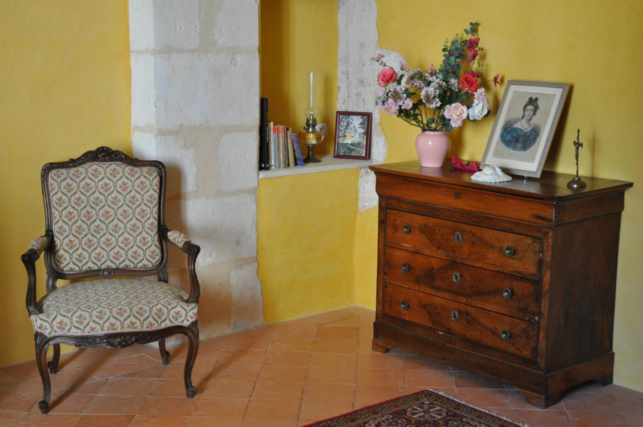 Chateau La Gentilhommiere Du Puits Notre-Dame 30 Rue De L'Eglise 24110 Saint Leon Sur L'Isle Экстерьер фото