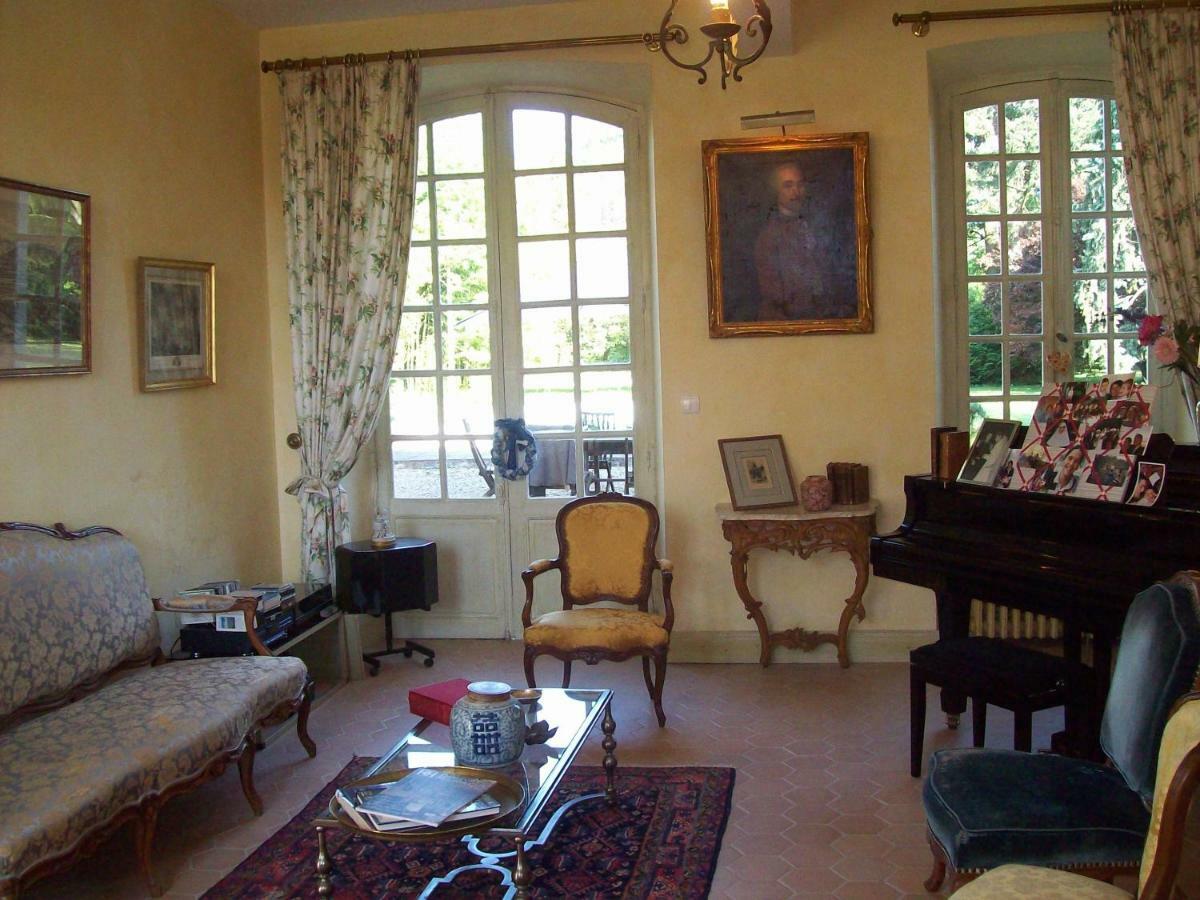 Chateau La Gentilhommiere Du Puits Notre-Dame 30 Rue De L'Eglise 24110 Saint Leon Sur L'Isle Экстерьер фото