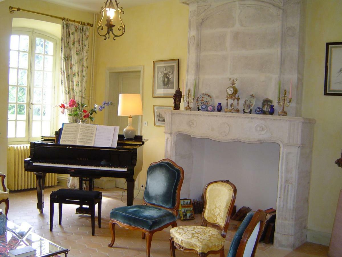 Chateau La Gentilhommiere Du Puits Notre-Dame 30 Rue De L'Eglise 24110 Saint Leon Sur L'Isle Экстерьер фото