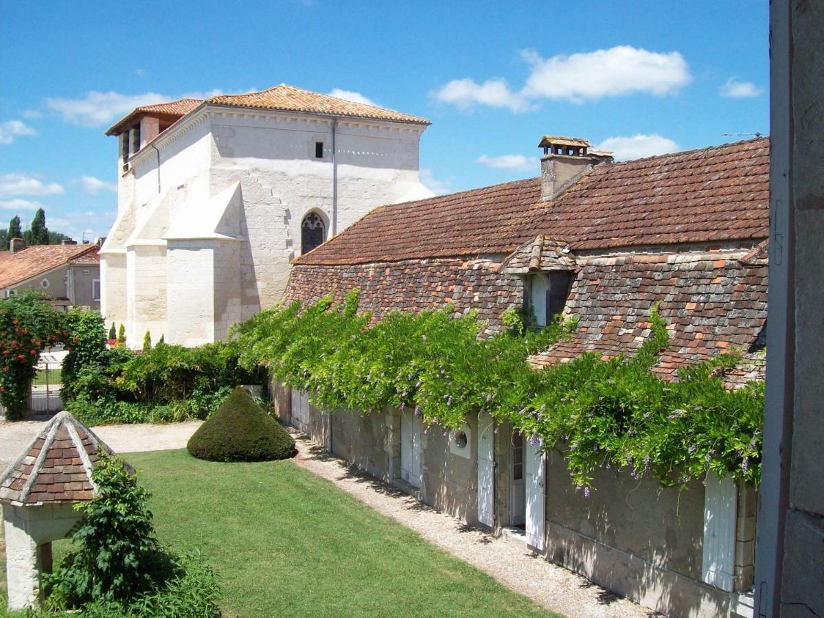 Chateau La Gentilhommiere Du Puits Notre-Dame 30 Rue De L'Eglise 24110 Saint Leon Sur L'Isle Экстерьер фото