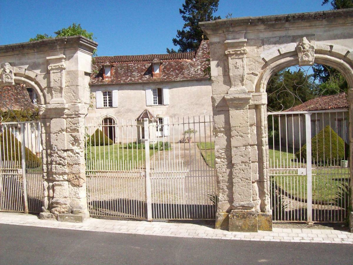 Chateau La Gentilhommiere Du Puits Notre-Dame 30 Rue De L'Eglise 24110 Saint Leon Sur L'Isle Экстерьер фото