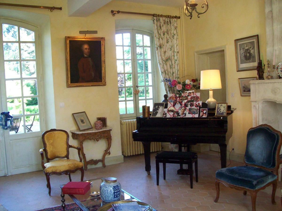 Chateau La Gentilhommiere Du Puits Notre-Dame 30 Rue De L'Eglise 24110 Saint Leon Sur L'Isle Экстерьер фото