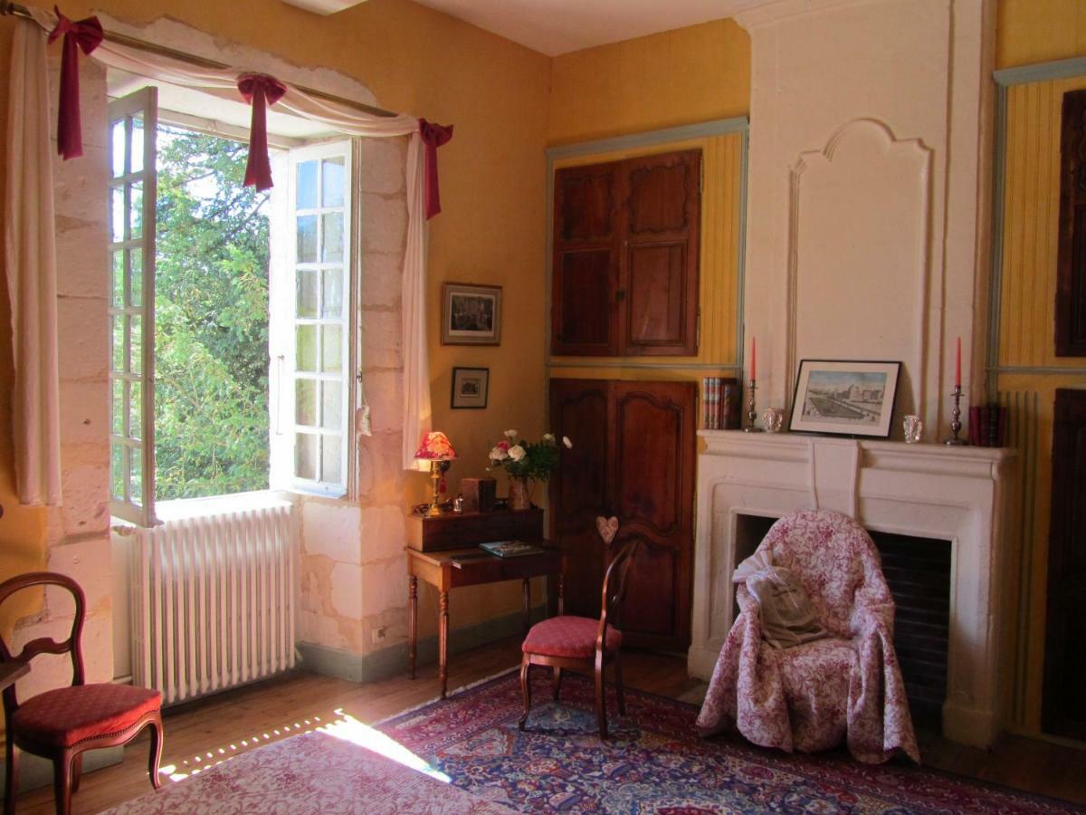 Chateau La Gentilhommiere Du Puits Notre-Dame 30 Rue De L'Eglise 24110 Saint Leon Sur L'Isle Экстерьер фото