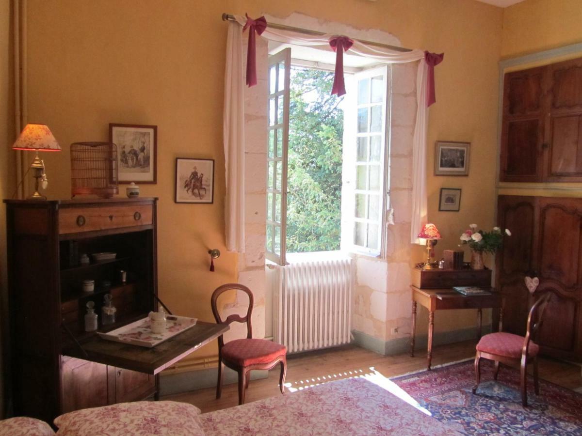 Chateau La Gentilhommiere Du Puits Notre-Dame 30 Rue De L'Eglise 24110 Saint Leon Sur L'Isle Экстерьер фото