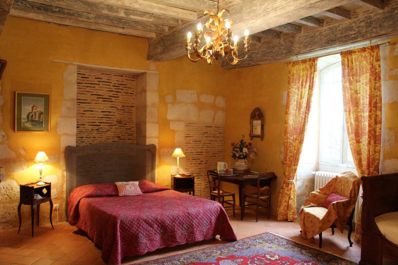 Chateau La Gentilhommiere Du Puits Notre-Dame 30 Rue De L'Eglise 24110 Saint Leon Sur L'Isle Экстерьер фото