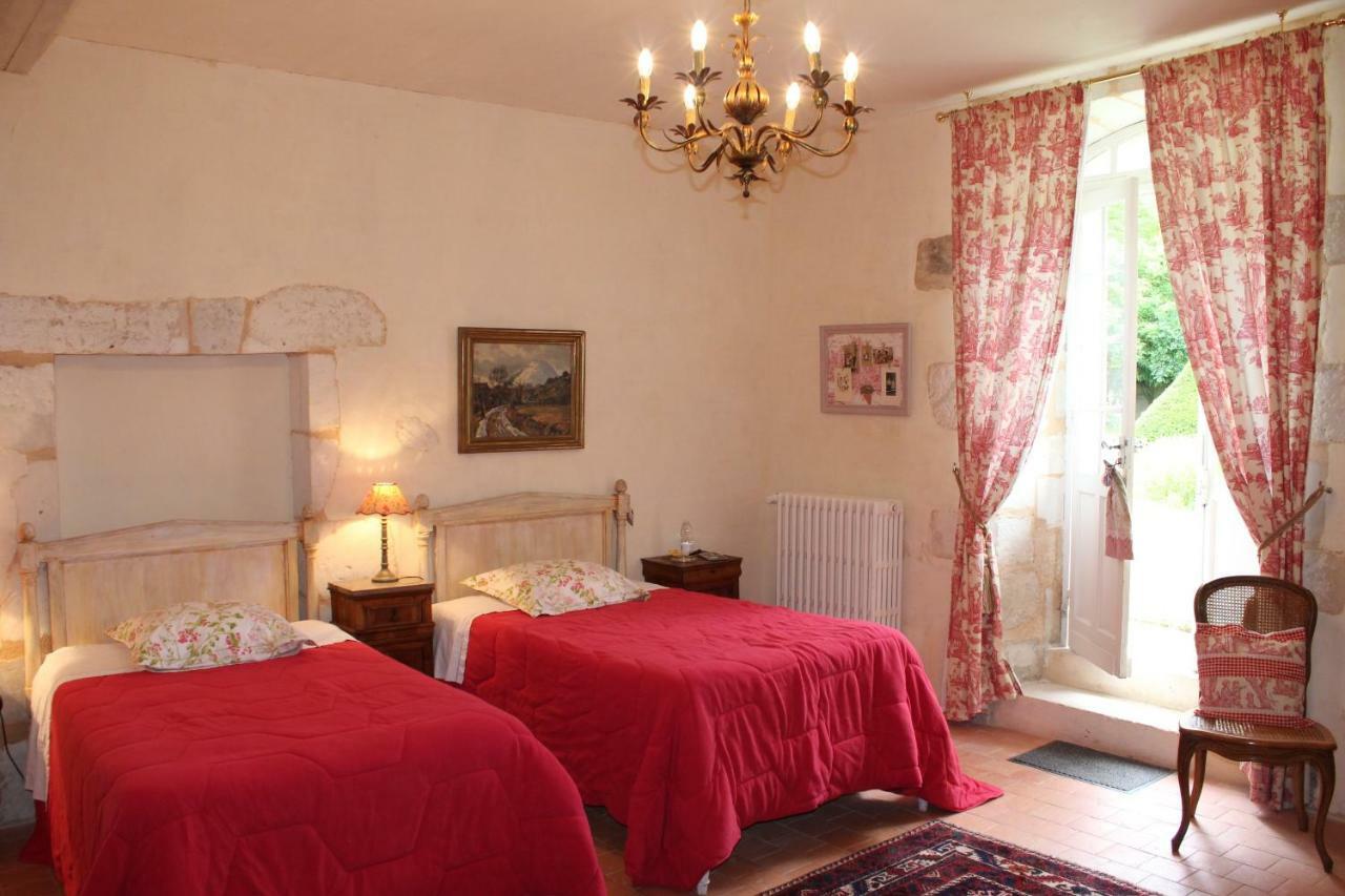 Chateau La Gentilhommiere Du Puits Notre-Dame 30 Rue De L'Eglise 24110 Saint Leon Sur L'Isle Экстерьер фото