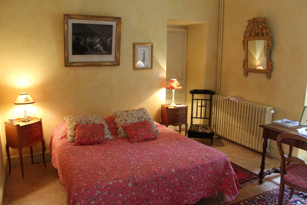 Chateau La Gentilhommiere Du Puits Notre-Dame 30 Rue De L'Eglise 24110 Saint Leon Sur L'Isle Экстерьер фото