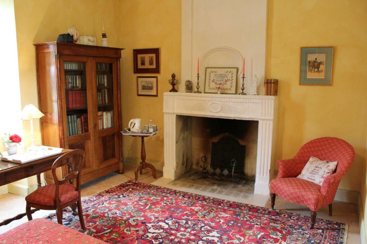 Chateau La Gentilhommiere Du Puits Notre-Dame 30 Rue De L'Eglise 24110 Saint Leon Sur L'Isle Экстерьер фото