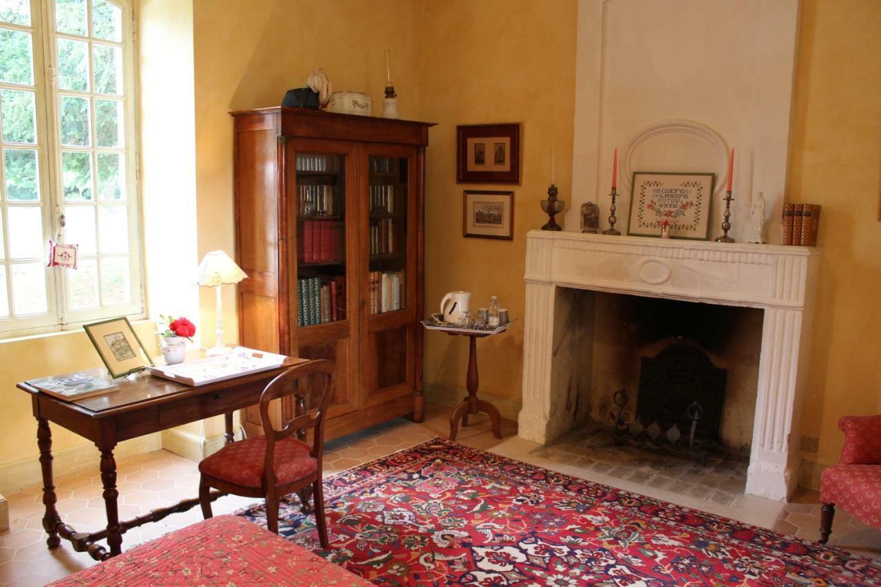 Chateau La Gentilhommiere Du Puits Notre-Dame 30 Rue De L'Eglise 24110 Saint Leon Sur L'Isle Экстерьер фото