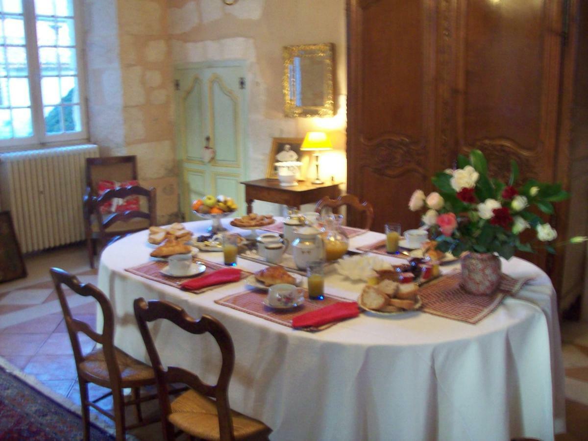 Chateau La Gentilhommiere Du Puits Notre-Dame 30 Rue De L'Eglise 24110 Saint Leon Sur L'Isle Экстерьер фото